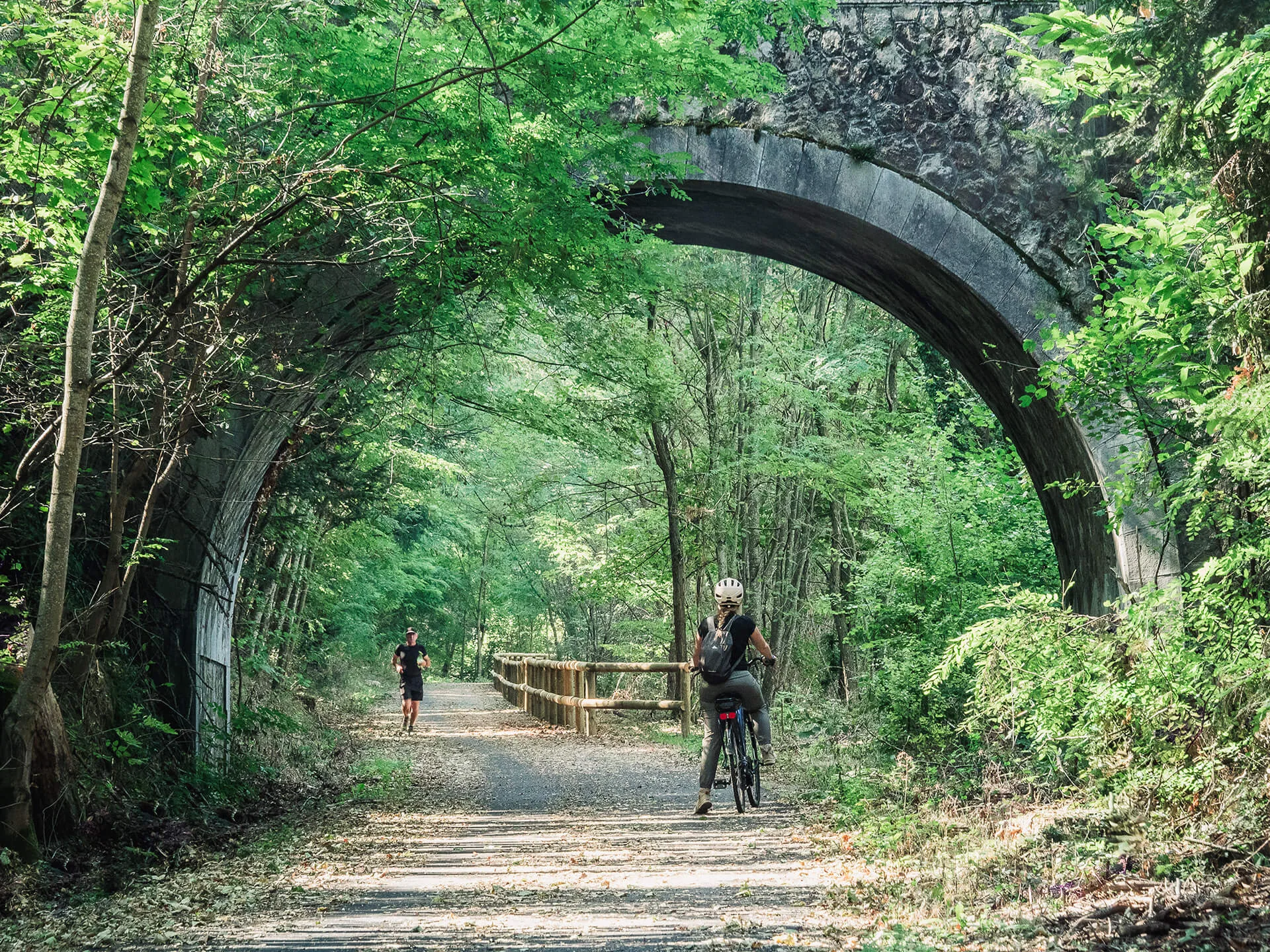 À vélo sur la Via Fluvia entre Loire et Rhône