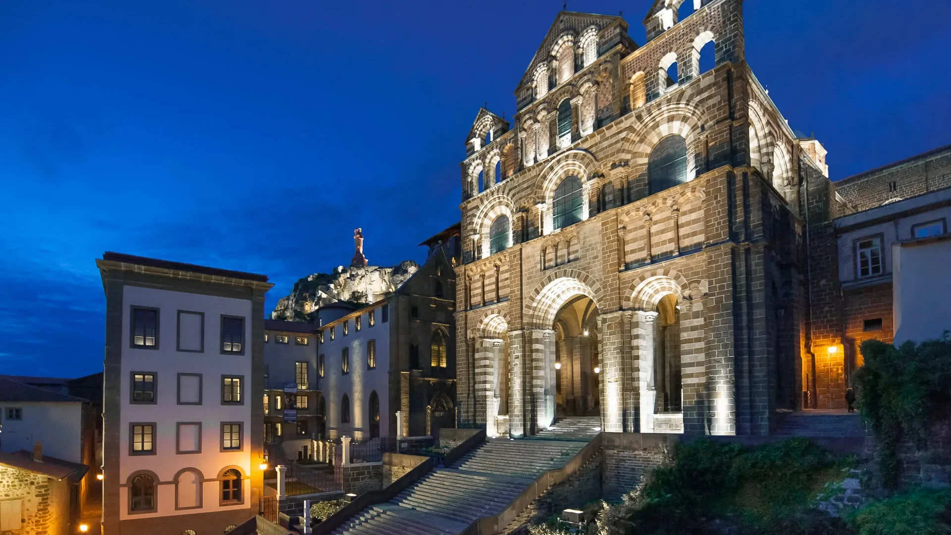 cathedrale-notre-dame-puy-en-velay