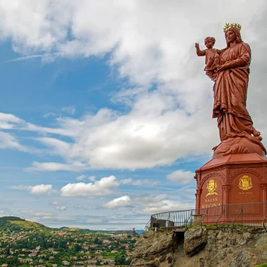 Vue de la statue Notre-Dame de France au Puy-en-Velay