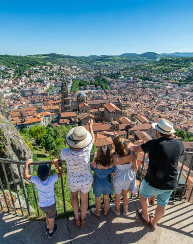 Vue de la statue Notre-Dame de France au Puy-en-Velay
