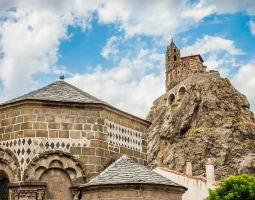 Vue du rocher et de la chapelle Saint-Michel d'Aiguilhe