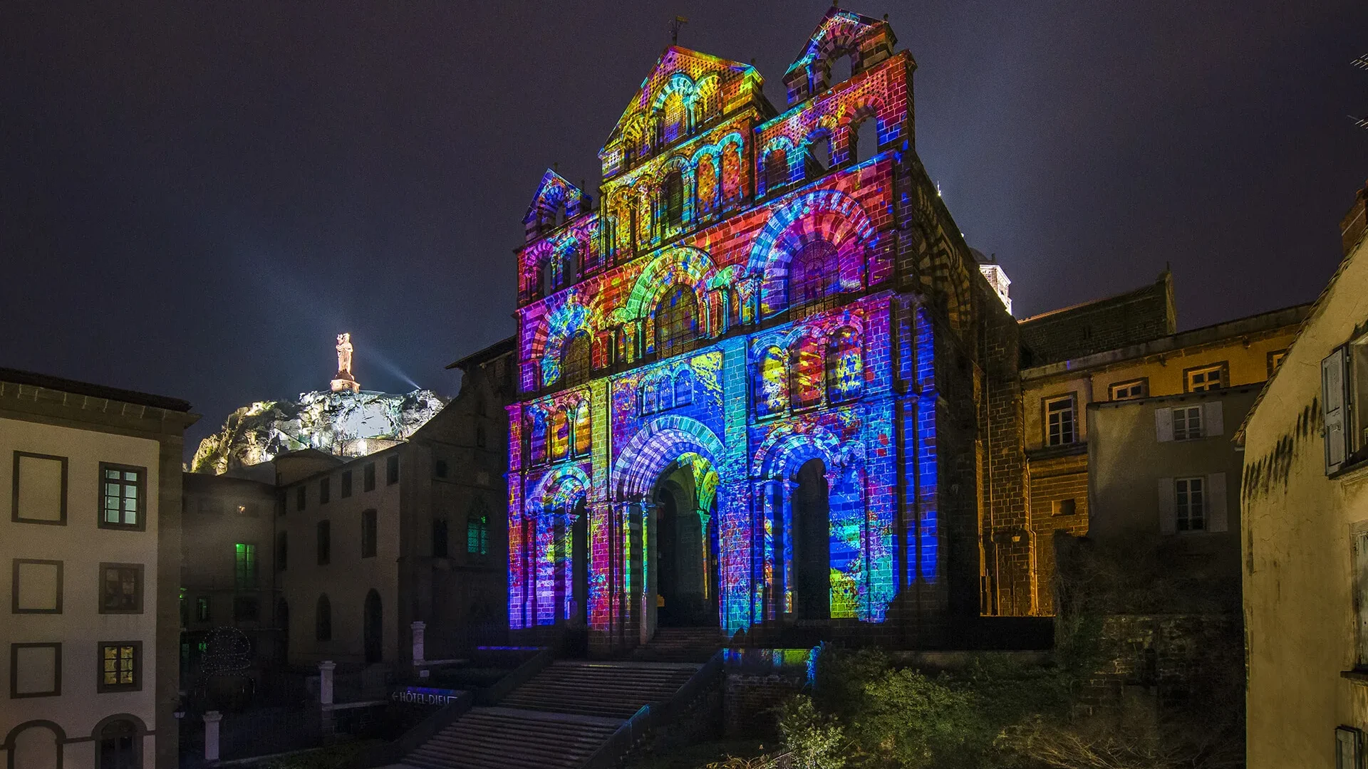 La cathédrale Notre-Dame du Puy pendant Puy de Lumières