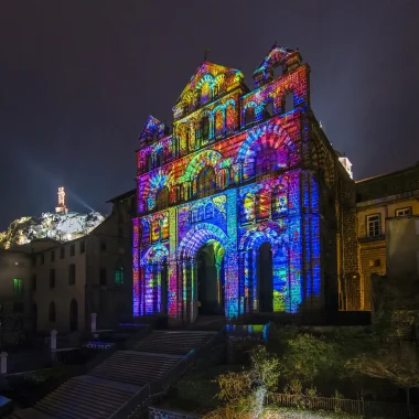 La cathédrale Notre-Dame du Puy pendant Puy de Lumières