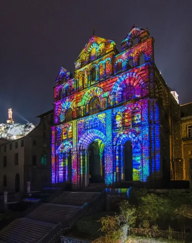 La cathédrale Notre-Dame du Puy pendant Puy de Lumières
