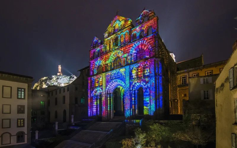 La cathédrale Notre-Dame du Puy pendant Puy de Lumières