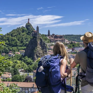 Vue sur Le Puy-en-Velay capitale des chemins de Saint-Jacques de Compostelle