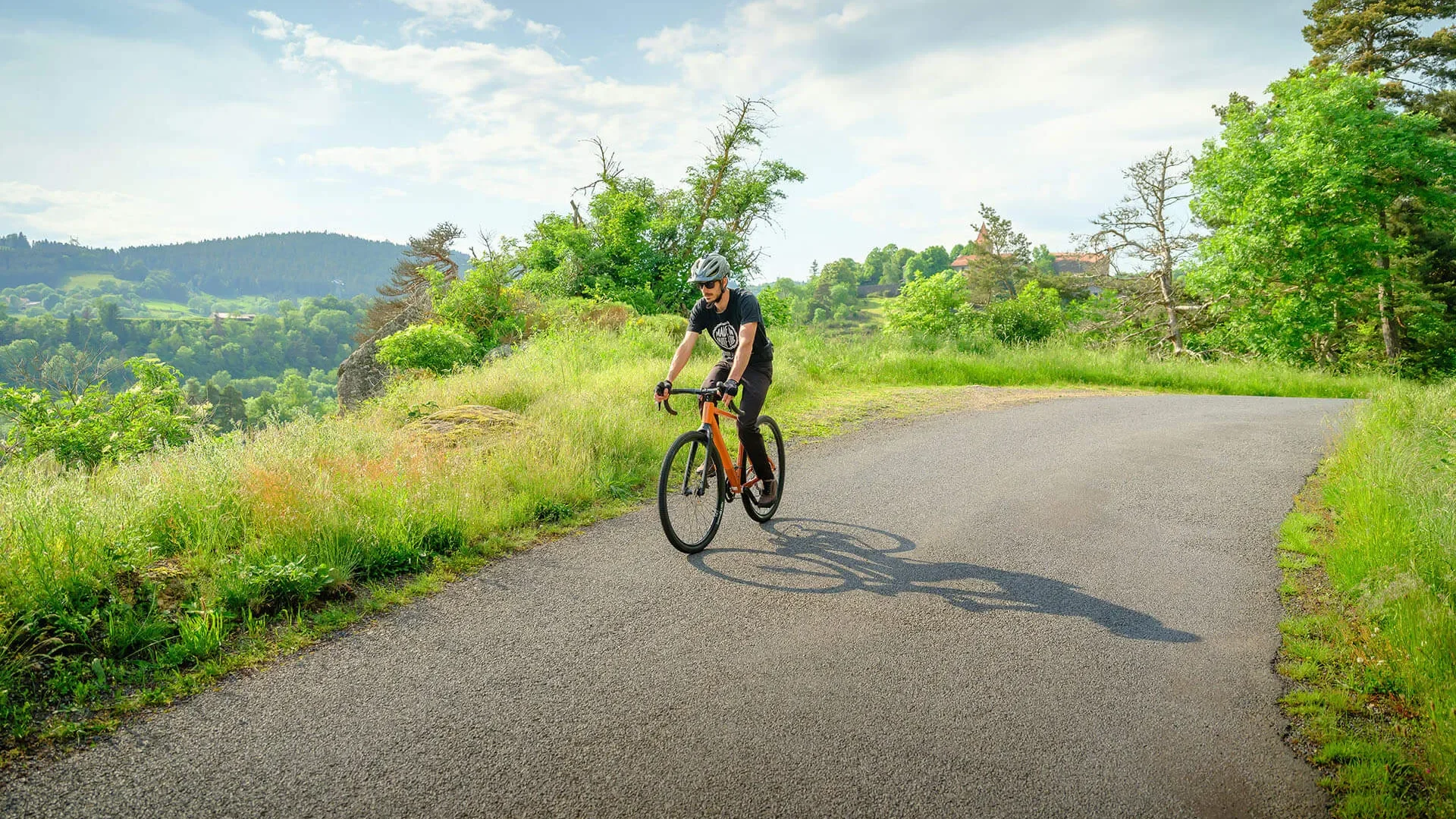 Mountain biking in the Allier gorges in Saint-Privat