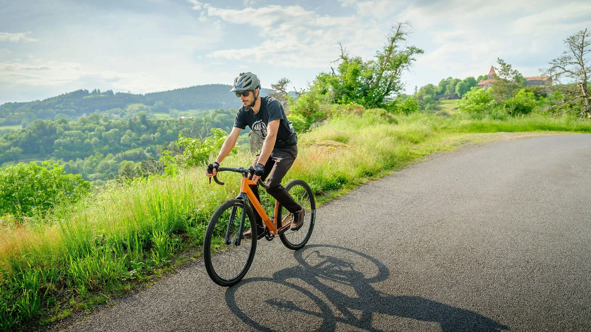 Mountain biking in the Allier gorges in Saint-Privat