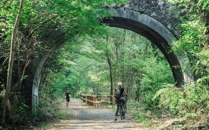À vélo sur la Via Fluvia entre Loire et Rhône