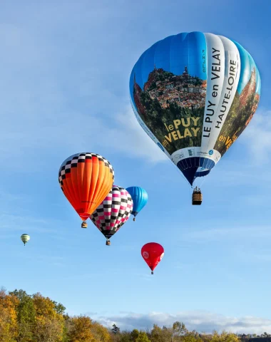 Montgolfière dans le ciel du Puy-en-Velay