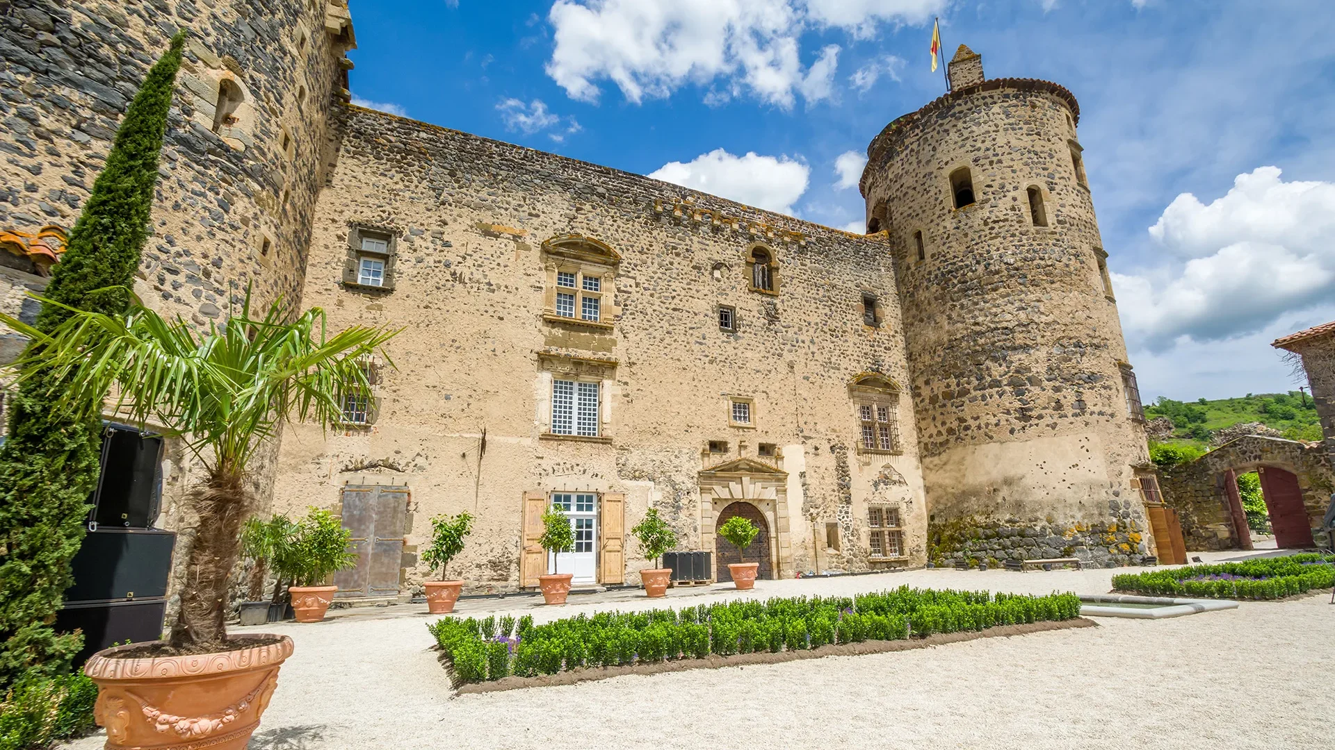 Vue sur la forteresse de Saint-Vidal