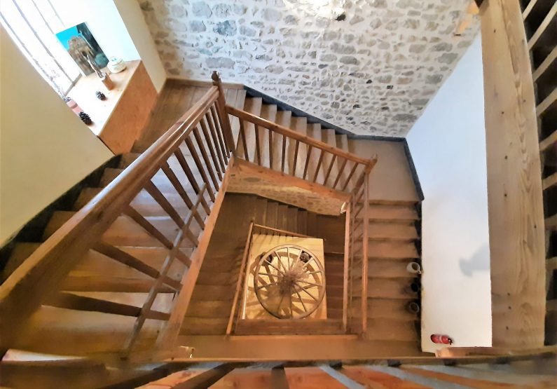 HLO_Chambre d’hôtes « Le clos de l’âtre »_escalier en bois