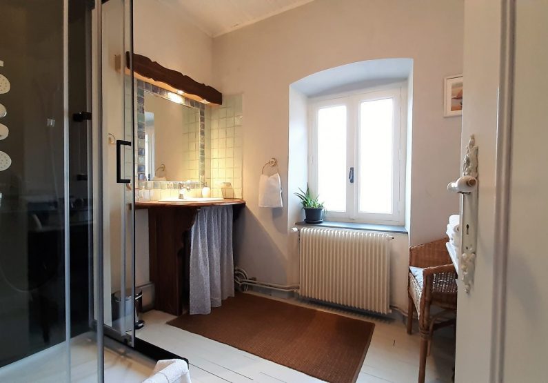 HEB_chambredhoteMaisonsouslesetoiles_chambre petite ourse_salle de bain