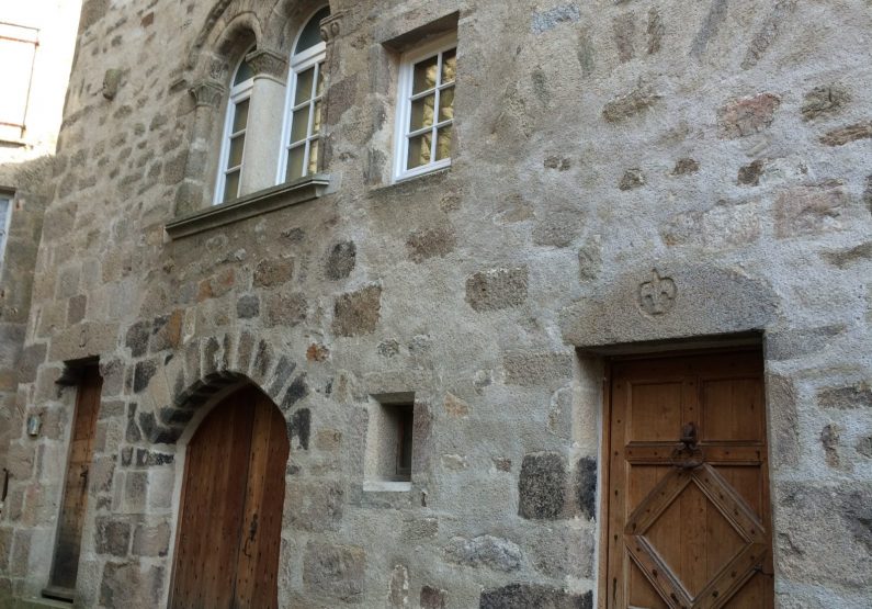 EVE_Visite du bourg médiéval _vieille maison 13éme siècle
